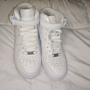 White Nike Air Force 1 Mid '07
